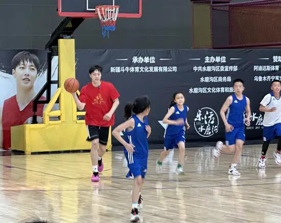 借助线上篮球训练平台在家也能追逐梦想_0