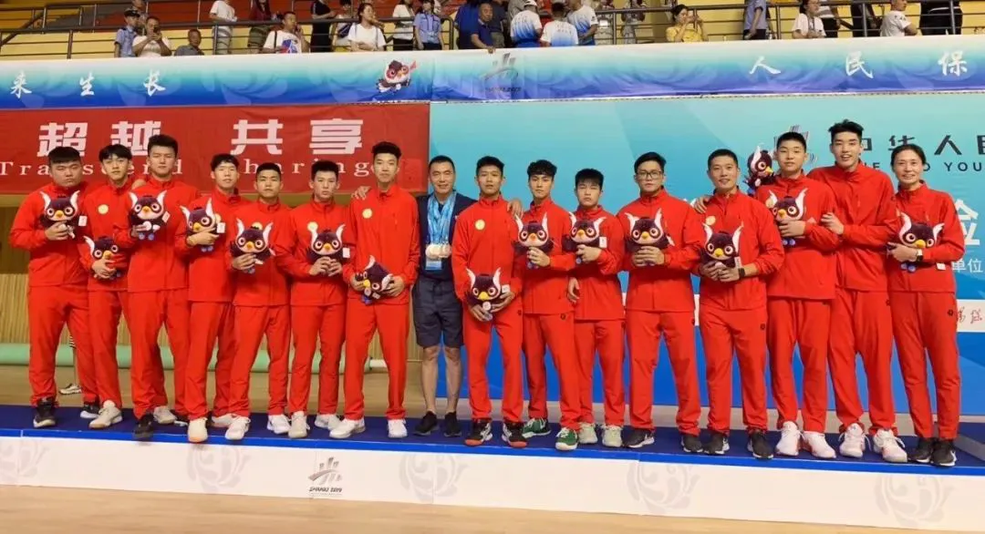 篮球防守训练中如何提高体能和耐力_1